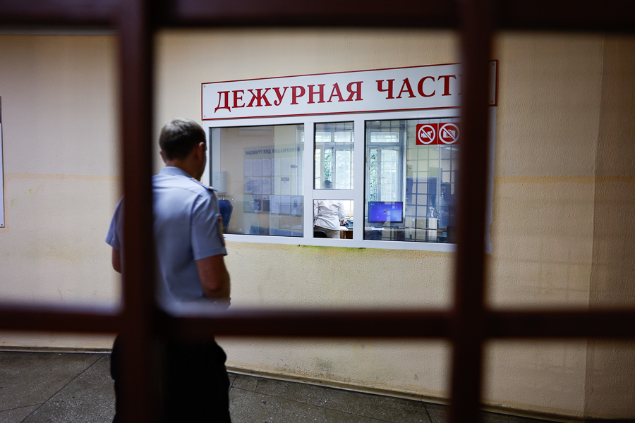 В Гвардейске женщина изрубила топором автомобиль своего бывшего