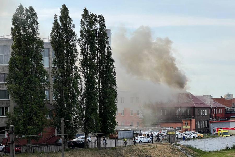 УМВД: в центре Калининграда загорелось двухэтажное нежилое здание