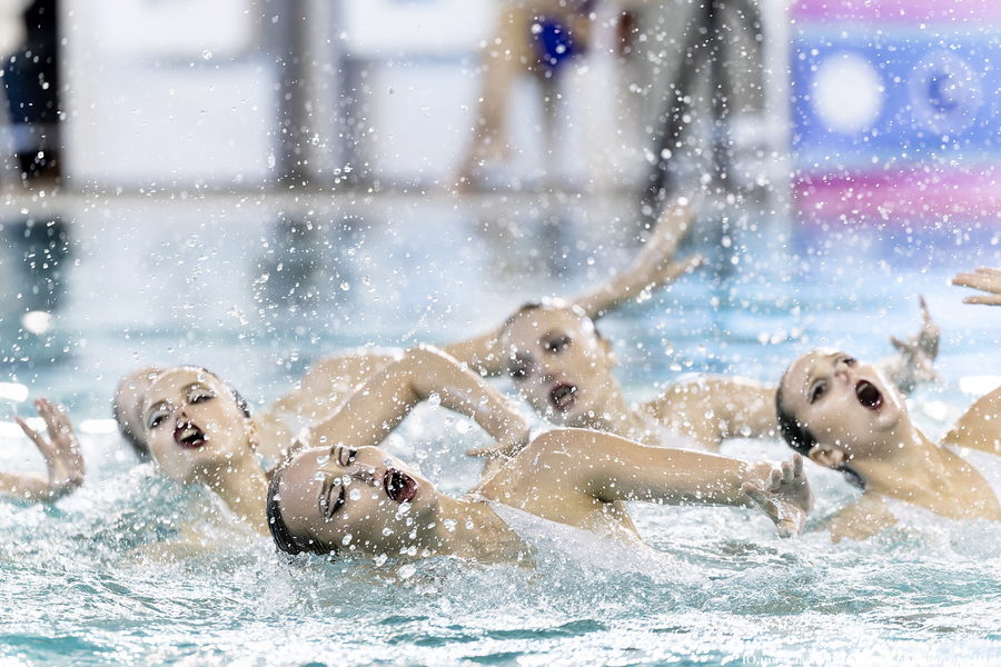 Брызги и грация: в Калининграде разыгрывают Кубок России по синхронному плаванию (фото)