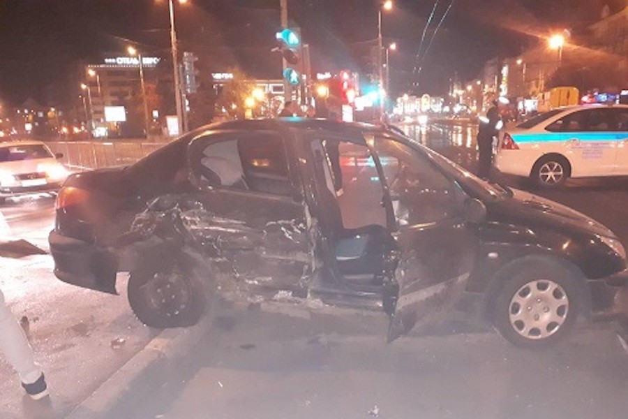 Авария, в которой пострадал 4-летний мальчик, попала на уличные камеры (видео)