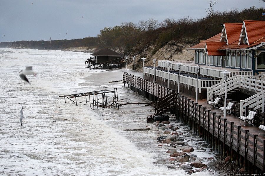 У моря погода: как Зеленоградское побережье переживает шторм