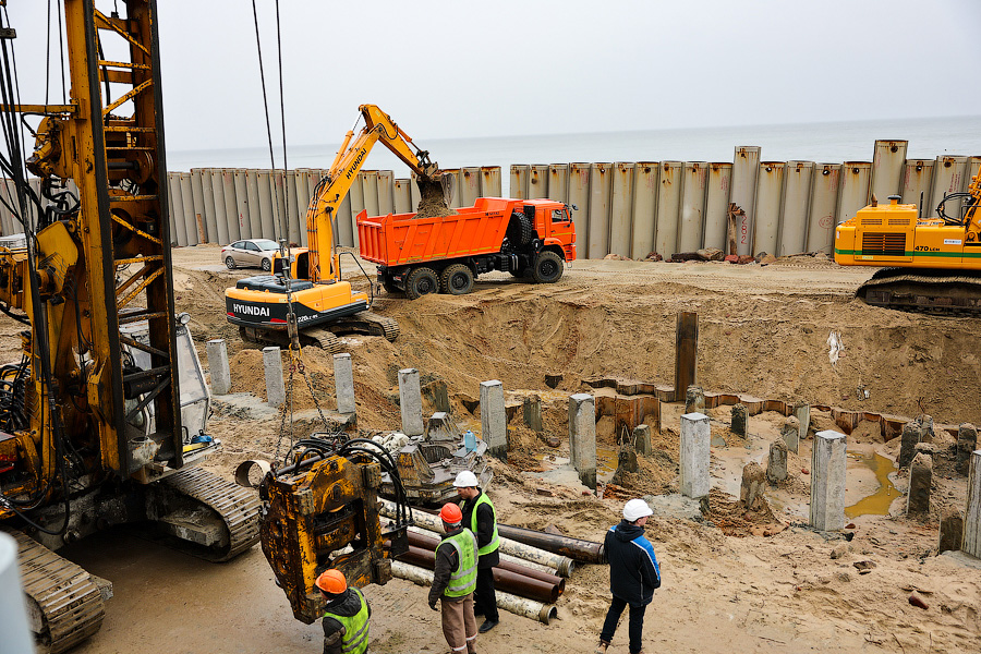 Вода, сваи, буны: что происходит в Светлогорске, где реконструируют старый променад (фото)