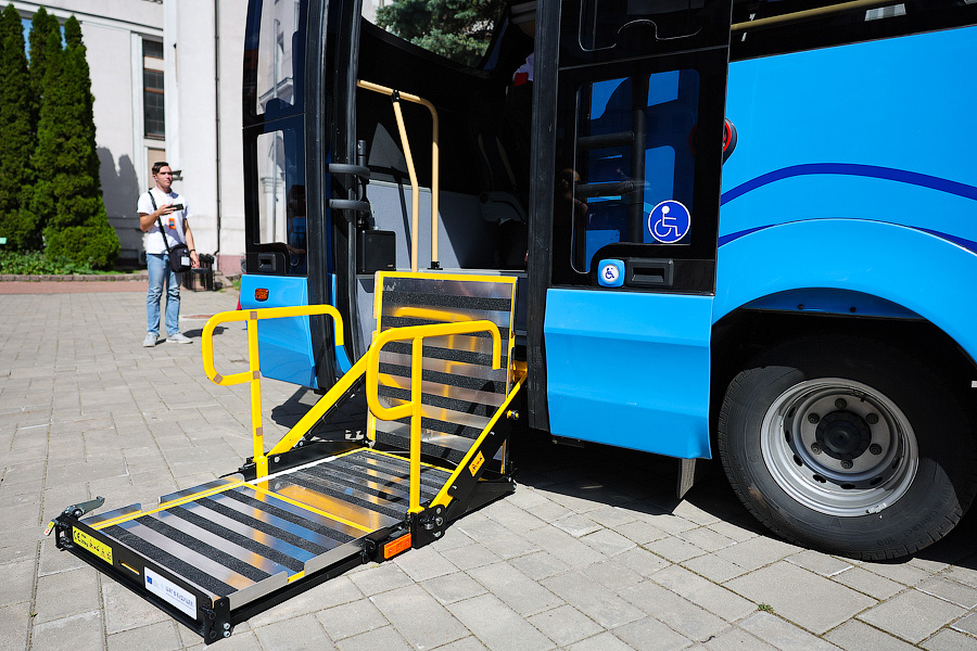 Эксклюзивный проект: в Калининграде появился туравтобус для колясочников (фото)