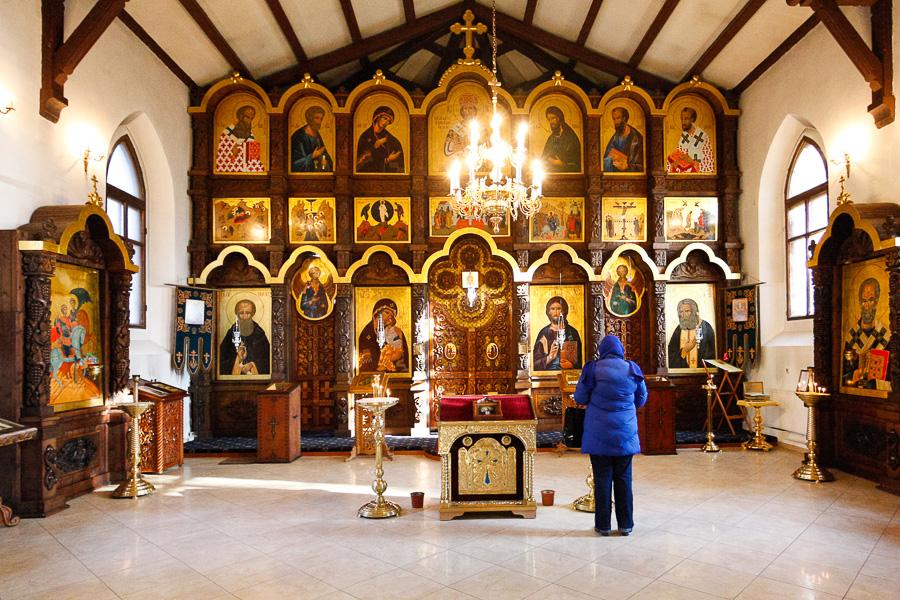 Неизвестные надгробия: храм Серафима Саровского в кирхе Раушена