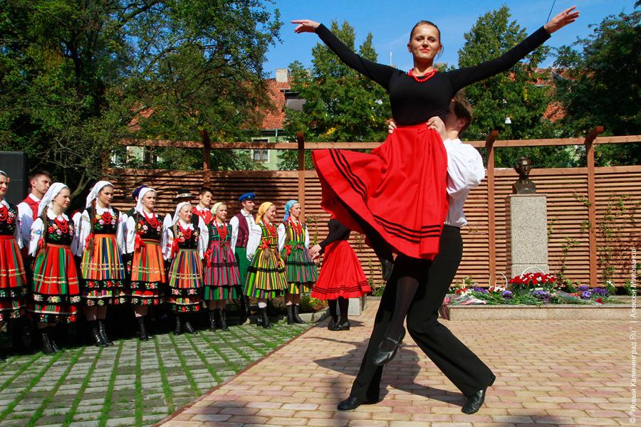 "Фиалки, вальсы и мазурка": фоторепортаж "Нового Калининграда.Ru"