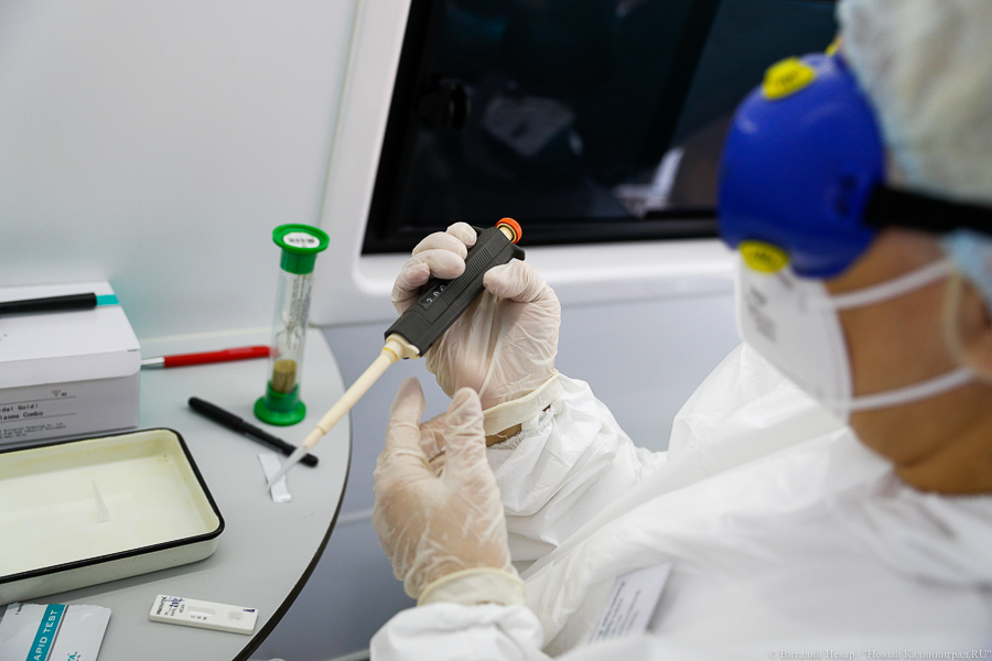 Трое детей, подросток, священник: в оперштабе рассказали, у кого подтвердили COVID