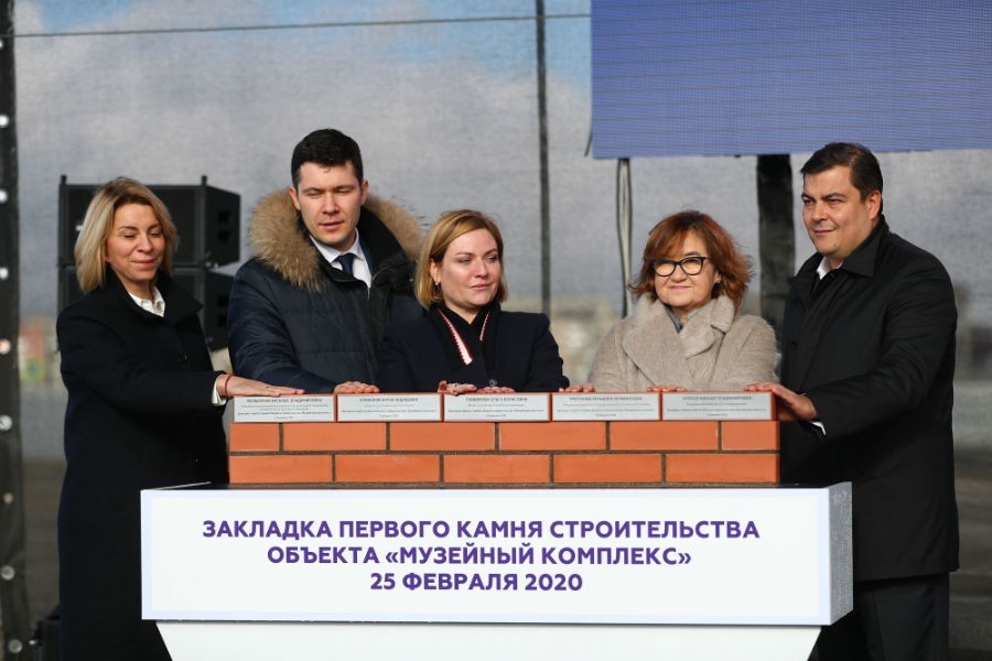 Первые камни: на Острове начали строить филиалы «Большого» и «Третьяковки» (фото)