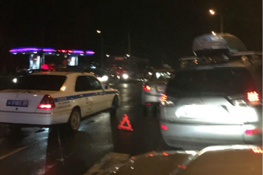 Очевидцы: на ул. Дзержинского автомобиль сбил пешехода (фото)
