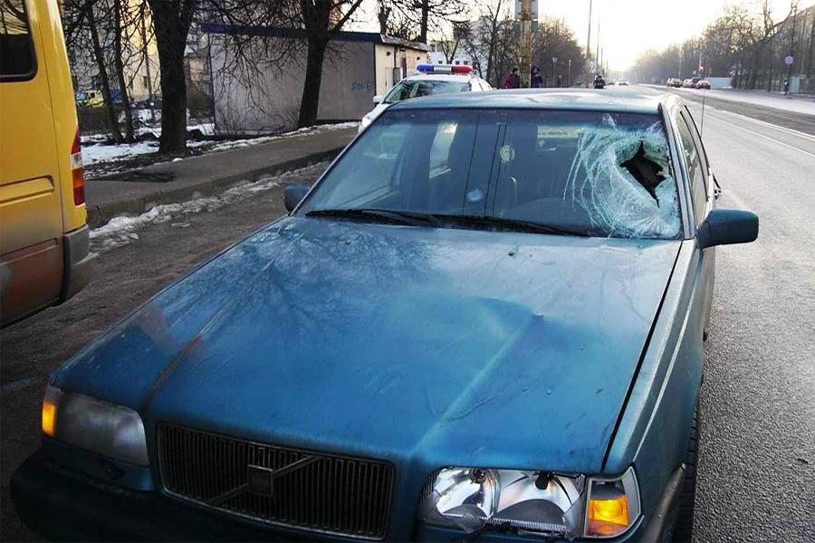 В Калининграде на улице Суворова одного пешехода дважды сбили машины (+фото)