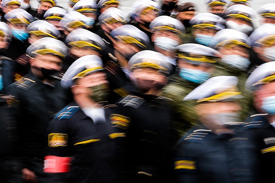 Коронавирусная репетиция: как пешие расчеты готовились к параду в Чкаловске