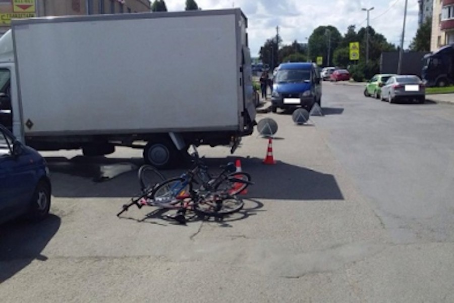 В Калининграде грузовик сбил 9-летнего велосипедиста (фото)