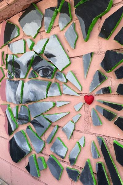 В Черняховске расписали граффити электроподстанции (фото)