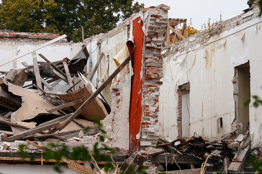 Разрушительный ремонт: в Зеленоградске сносят отель «Королева Луиза» (фото)