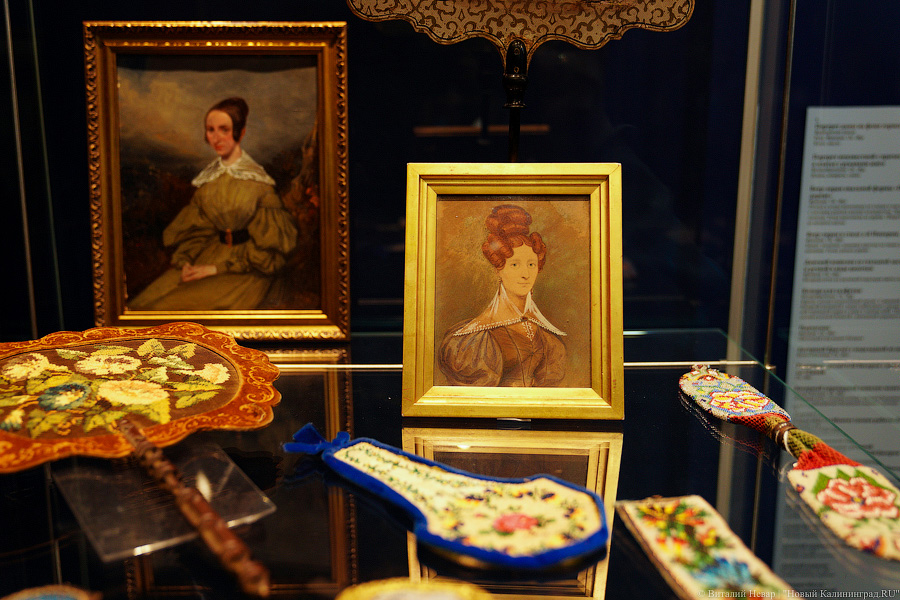 Тонкие материи и тюремная соломка: в Музее искусств открывается выставка Александра Васильева