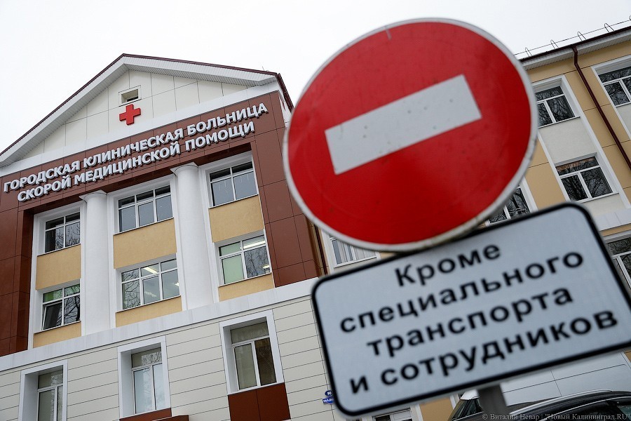 Выпавший из окна общежития студент находится в тяжелом состоянии