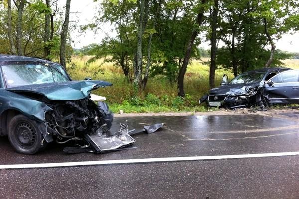На Зеленоградской трассе водитель выехала на встречную, пострадали двое (фото)