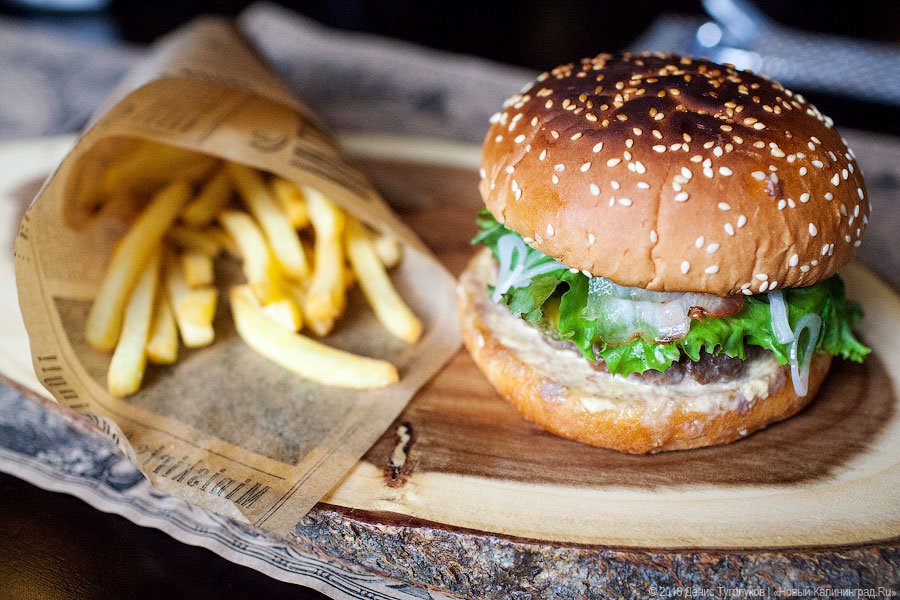 В Калининграде «в тестовом режиме» открылась бургерная Black Star Burger