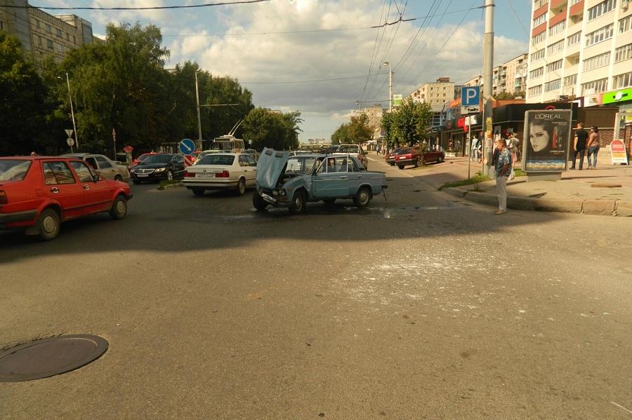 В воскресенье в Калининграде из-за столкновения двух машин пострадал ребенок (фото)