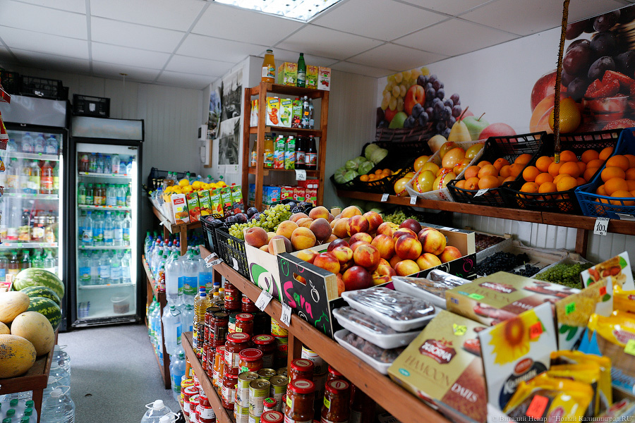 В Пионерском мужчина забрался в магазин и уснул на прилавке