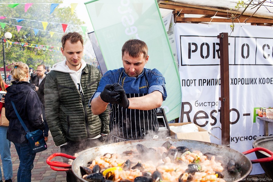 На ход руки: как проходит Fish Food Festival в Зеленоградске
