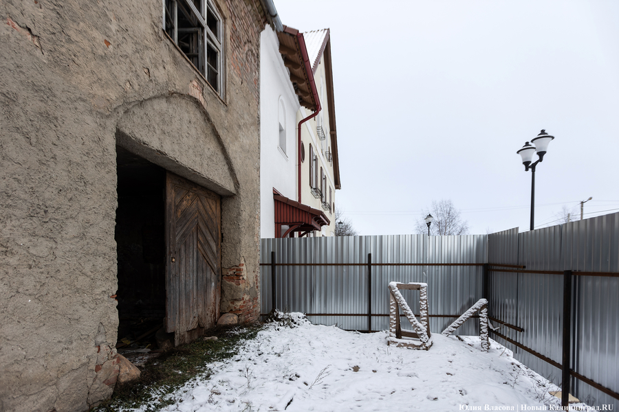 После 30 лет разрушений: в Железнодорожном готовятся к восстановлению фахверковых складов (фото)