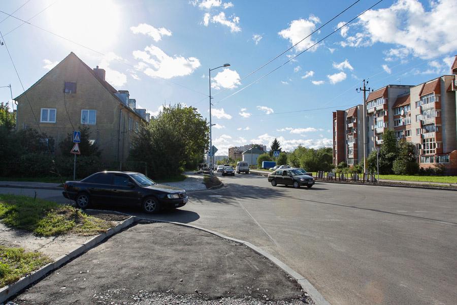 В ожидании конца пробок: ул. Островского открылась после ремонта раньше срока (фото)