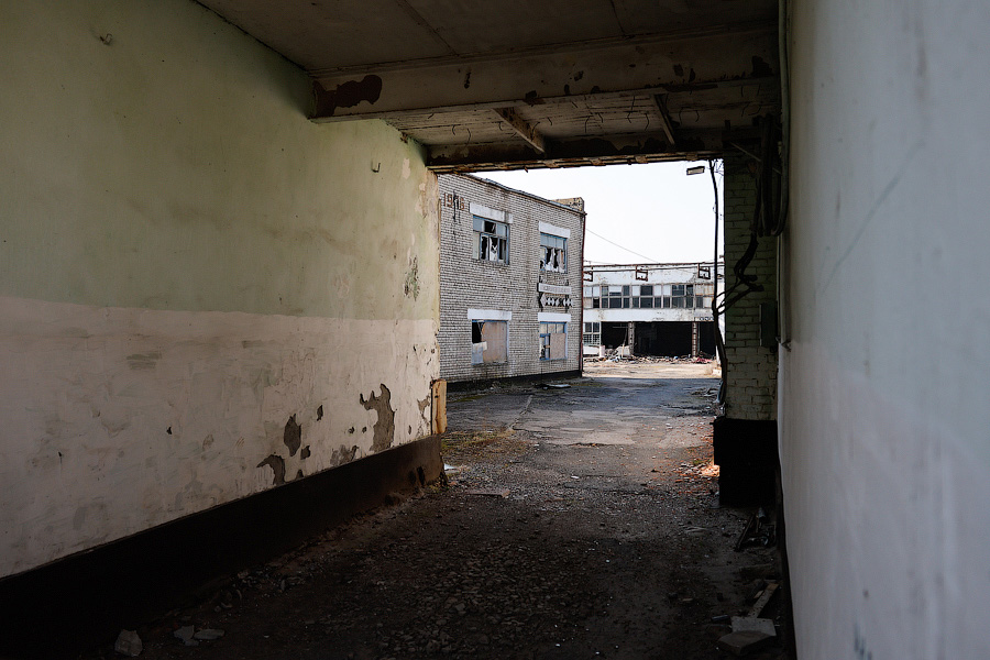 Домик из волчьих черепов: колония в замке Тапиау глазами бывшего политзаключённого (фото)