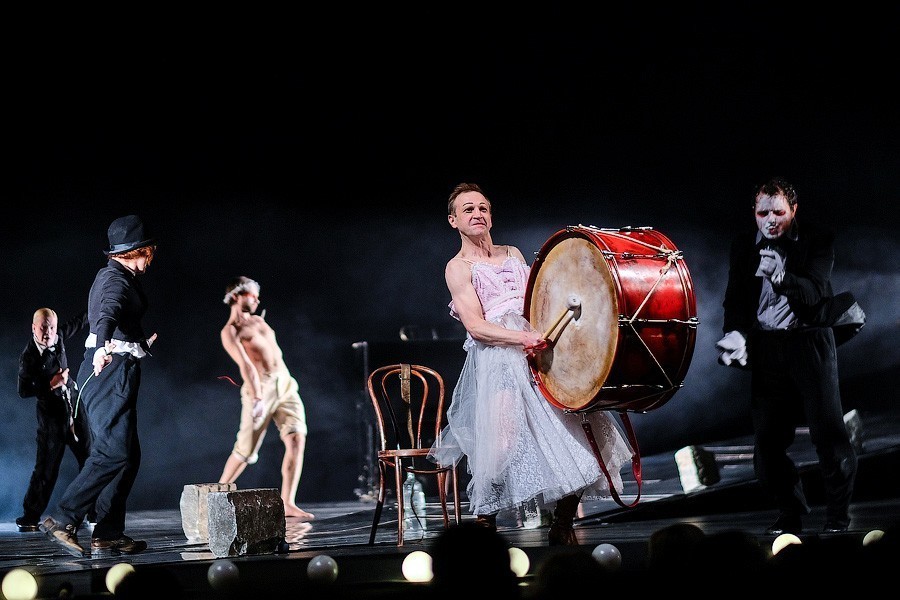 Живых больше нет: «Балтийские сезоны» завершились антивоенным спектаклем (фото)