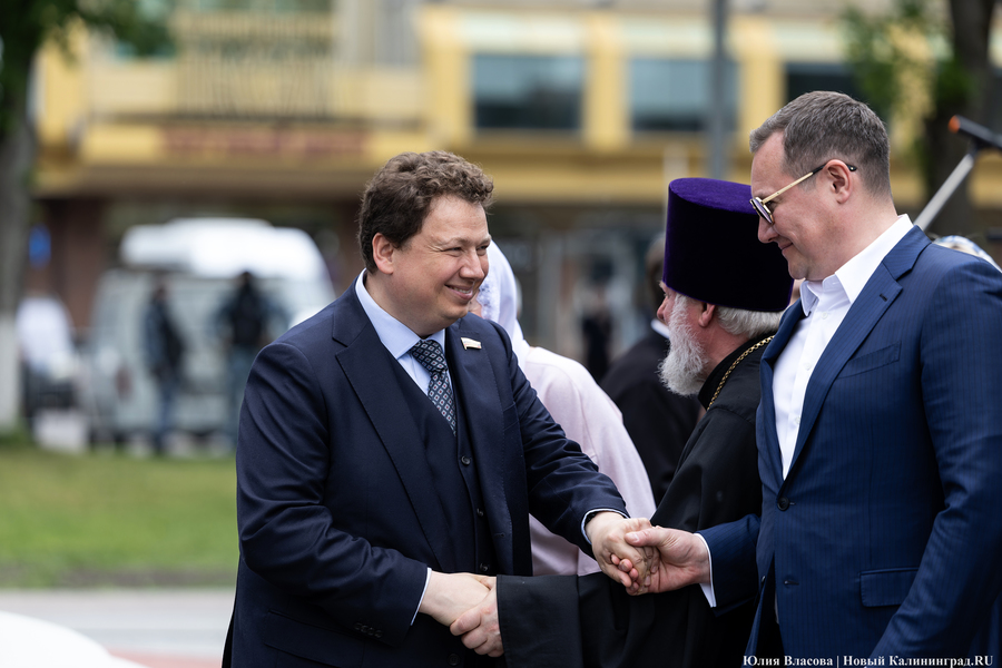 Кирилл и Владимир: глава РПЦ провел в Калининграде богослужения и освятил новый памятник (фото)