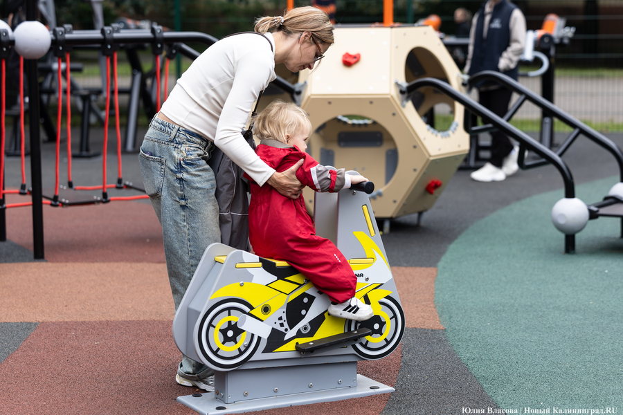 В Калининграде во второй раз за пятилетку открыли спортплощадку на Трибуца (фото)