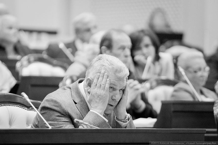 Будто в предпоследний раз: как депутаты облдумы осеннюю сессию открыли (фото)