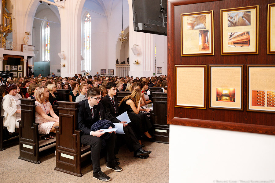 Золотые дети: в Кафедральном соборе поздравили калининградских отличников