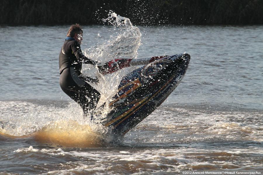 «Конец в воду»: фоторепортаж с закрытия аквабайк-сезона на Преголе