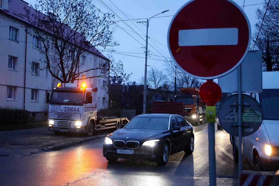 Ад переехал: вместо наполовину перекрытой ул. Дзержинского теперь «стоит» Аллея Смелых