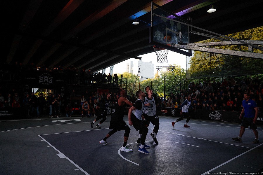 Слэмданк под мостом: в Калининграде прошел статусный турнир по стритболу (фото)