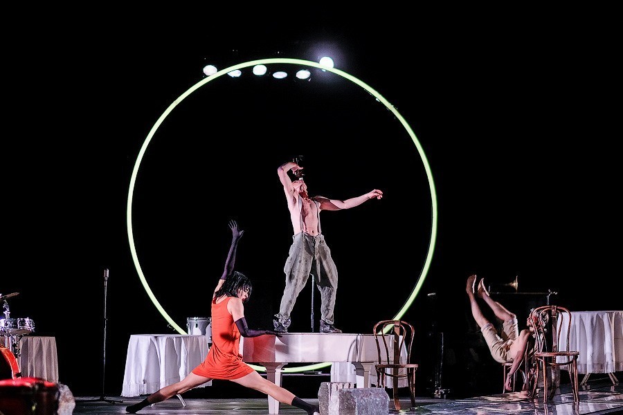 Живых больше нет: «Балтийские сезоны» завершились антивоенным спектаклем (фото)