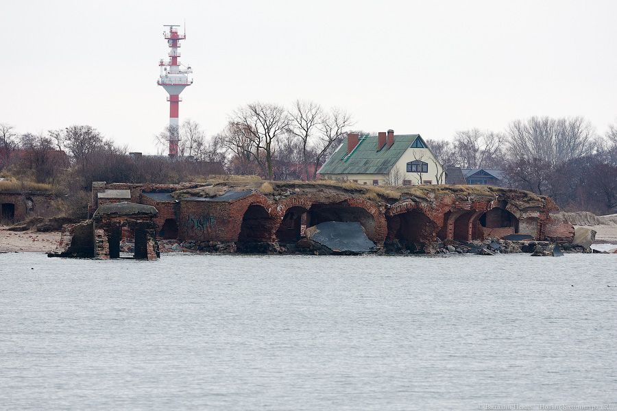 Тетраподы на куски: последствия шторма в Балтийске (фото)