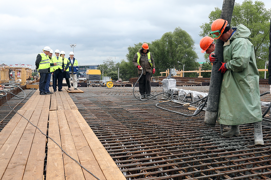 В Калининграде рабочие приступили к бетонированию путепровода на Моспроспекте (фото)