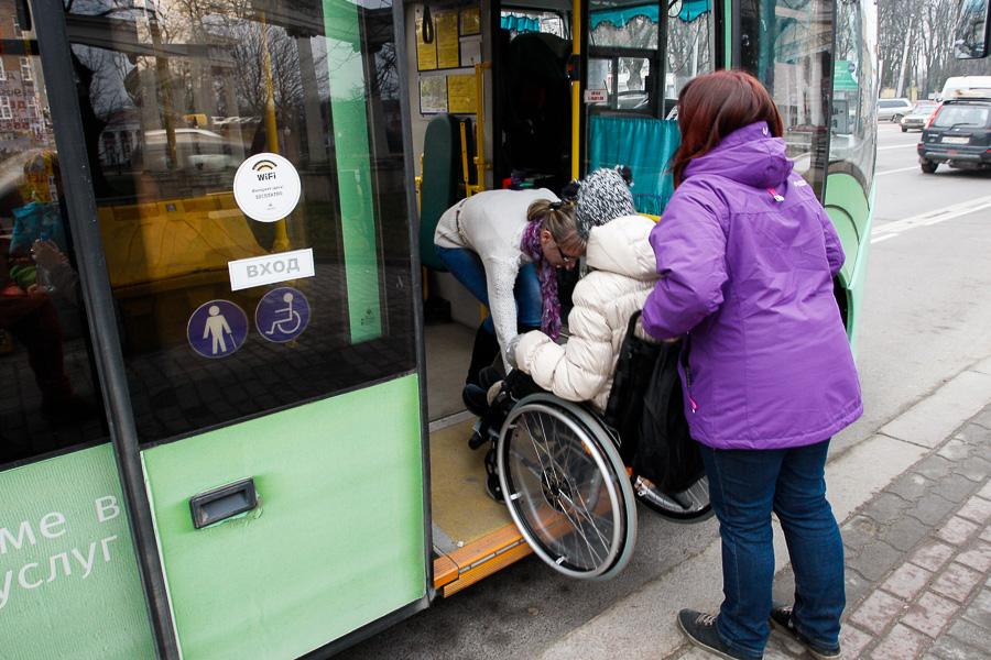 «Так и живем!»: как повернуть водителей троллейбусов Калининграда лицом к инвалидам