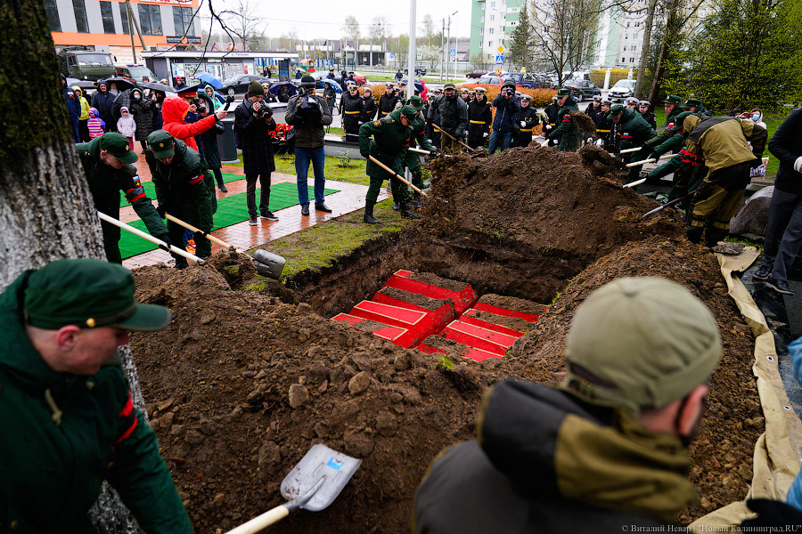 В Чкаловске перезахоронили останки советских воинов: фоторепортаж «Нового Калининграда»