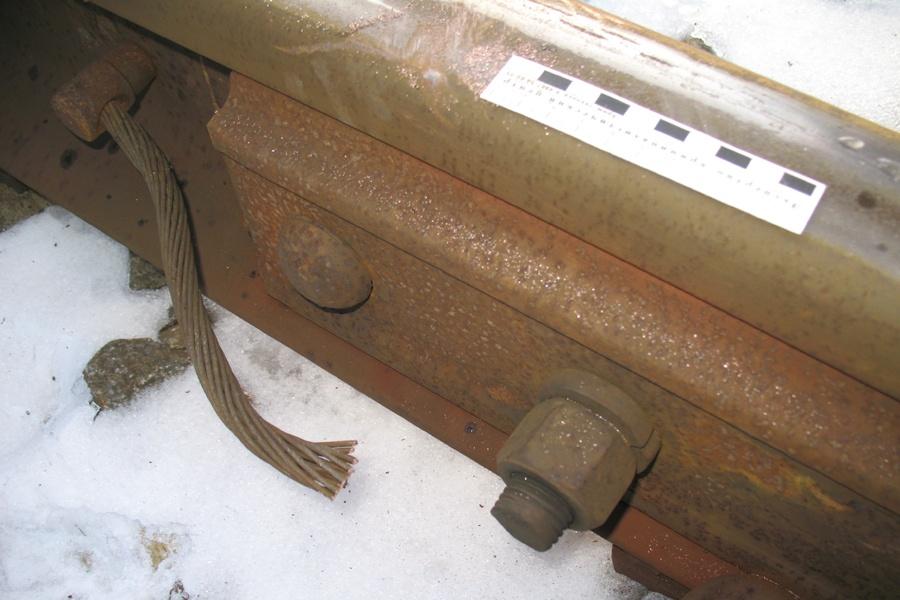 Двое мужчин пытались разобрать действующие рельсы на металлолом (фото)