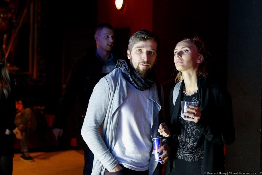  Лапти разбил об пол: на Вагонке прошёл концерт «Нейромонаха Феофана»