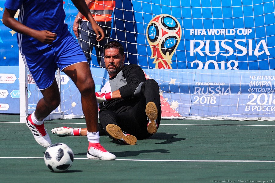 Праздник очередей и футбола: чем запомнился матч легенд ФИФА в Калининграде