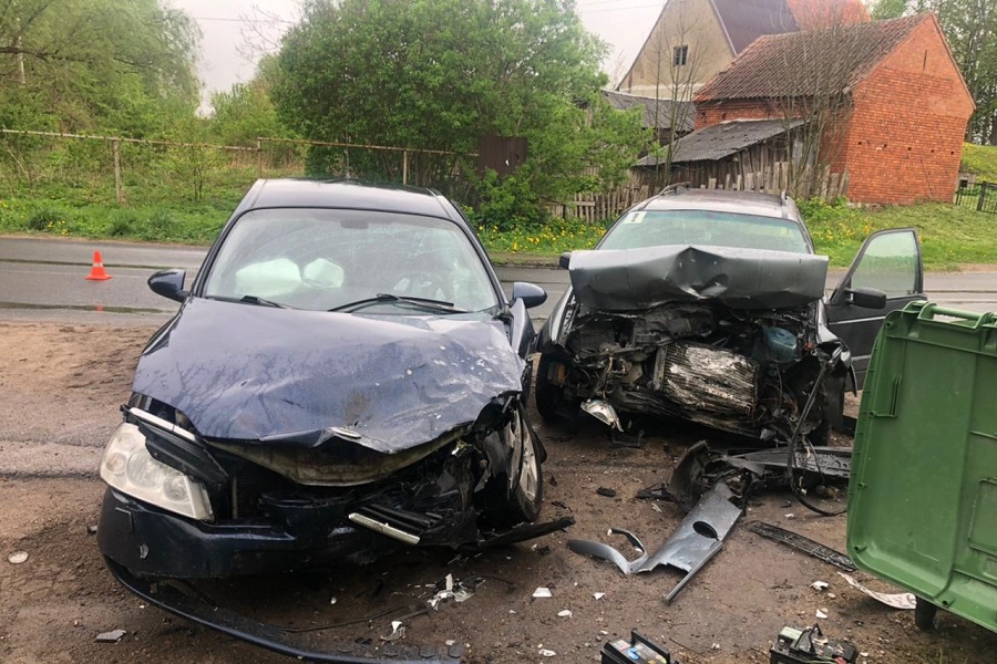 18-летний водитель спровоцировал ДТП, в котором пострадал он сам и 3 пассажира (фото)