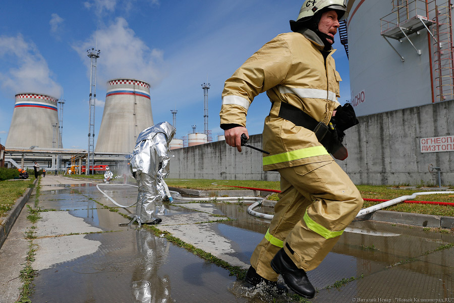 «Туши ТЭЦ»: в Калининграде прошли массовые учения МЧС
