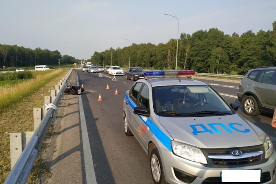 В ДТП с мотоциклом на Окружной пострадали двое (фото)