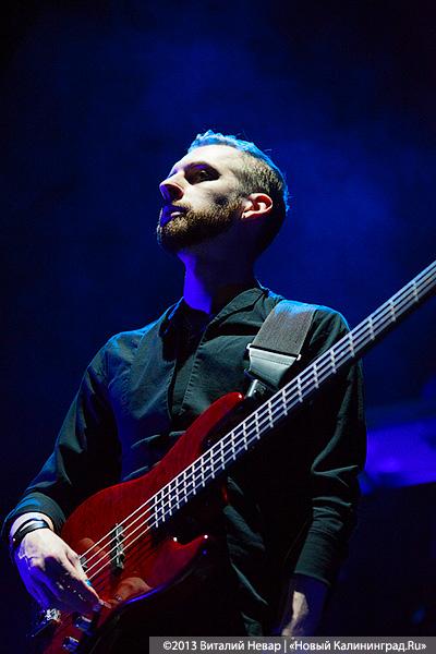 «Вечер поэзии»: «Сурганова и Оркестр» поздравили калининградок с 8 марта