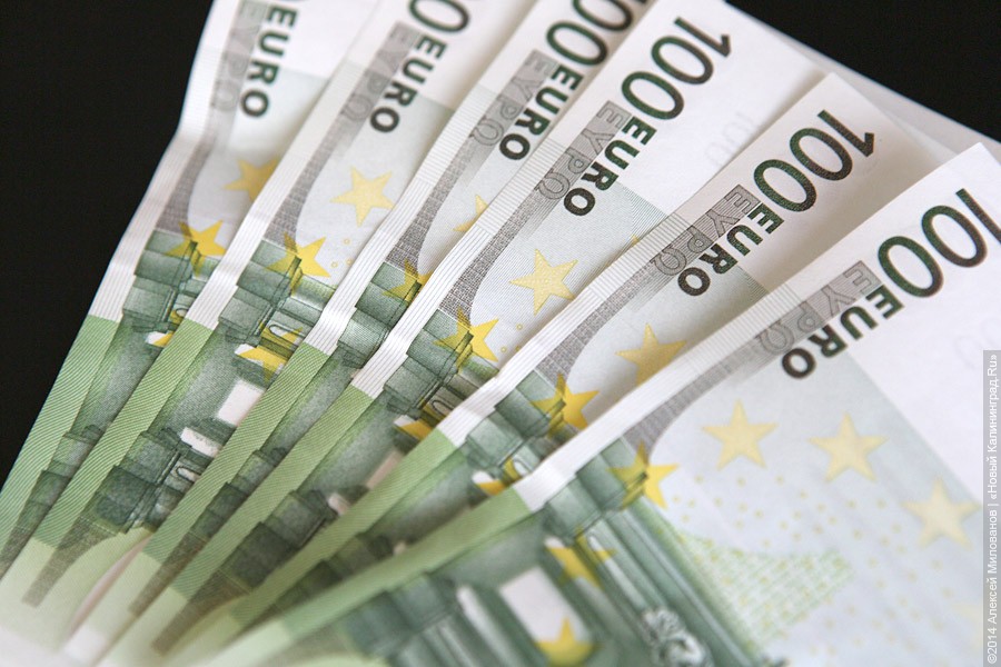 Официальный курс евро вырос на 65 копеек
