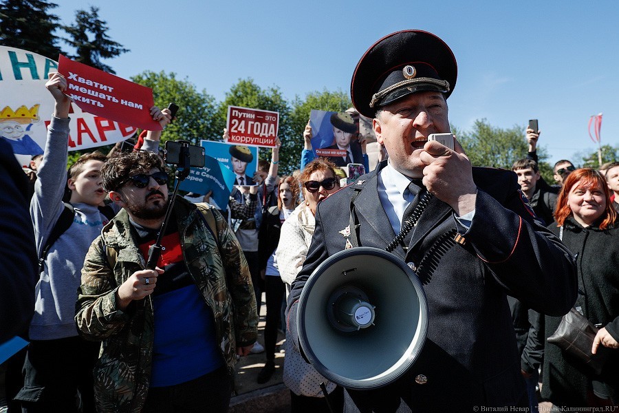 Калининградец получил 80 часов обязательных работ за участие в акции «Он нам не царь»