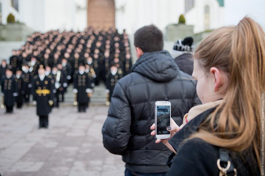 Форменный патриотизм: День Конституции в Калининграде отметили хоровым пением